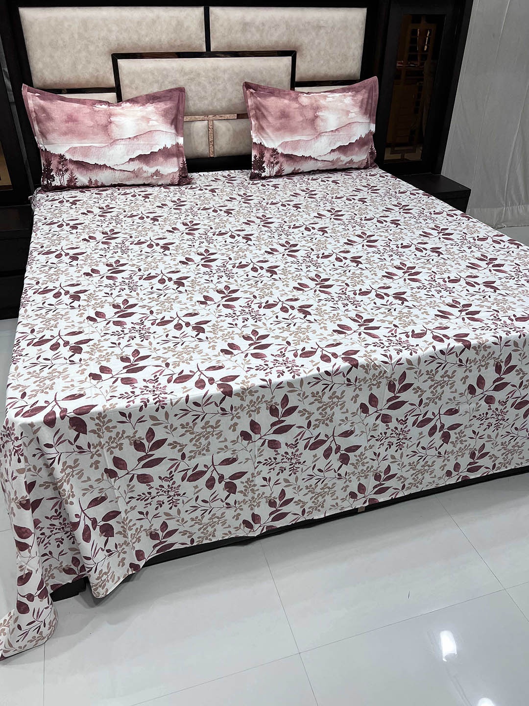 

Pure Decor Maroon & White Floral 400 TC King Bedsheet with 2 Pillow Covers