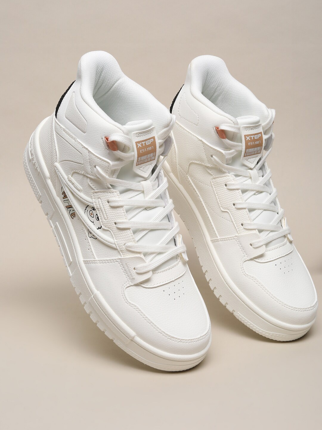 

Xtep Women White Skateboarding Shoes