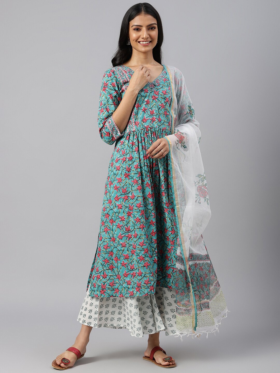 

SHRINKHLA Women Green Floral Printed Pure Cotton Kurta with Palazzos & With Dupatta