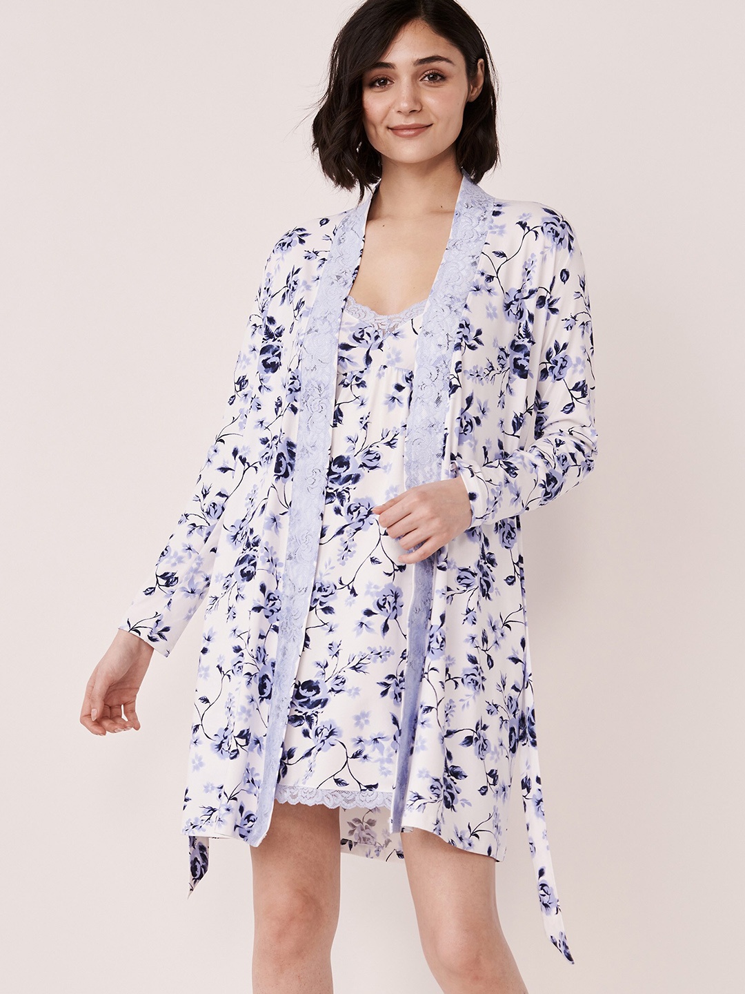 

La Vie en Rose Women White & Blue Printed Robe