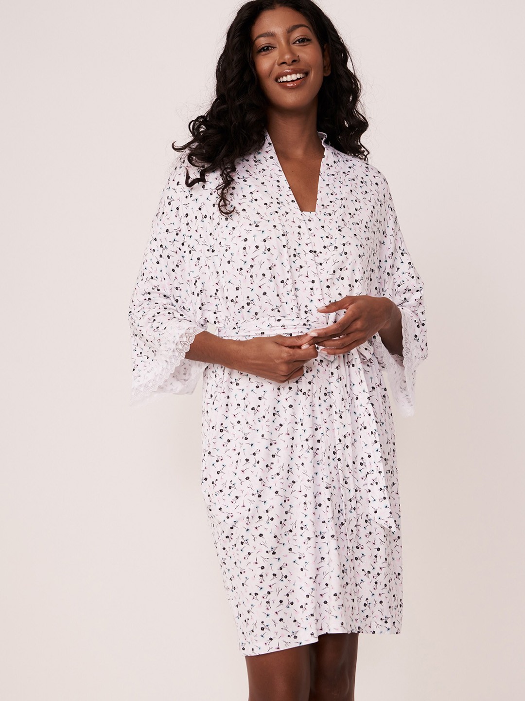 

La Vie en Rose Women White Printed Lace Kimono Robe