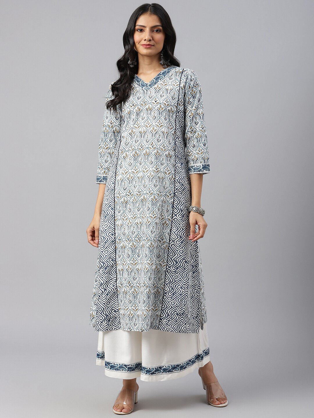 

SHRINKHLA Women White & Blue Ethnic Motifs Printed Kurta