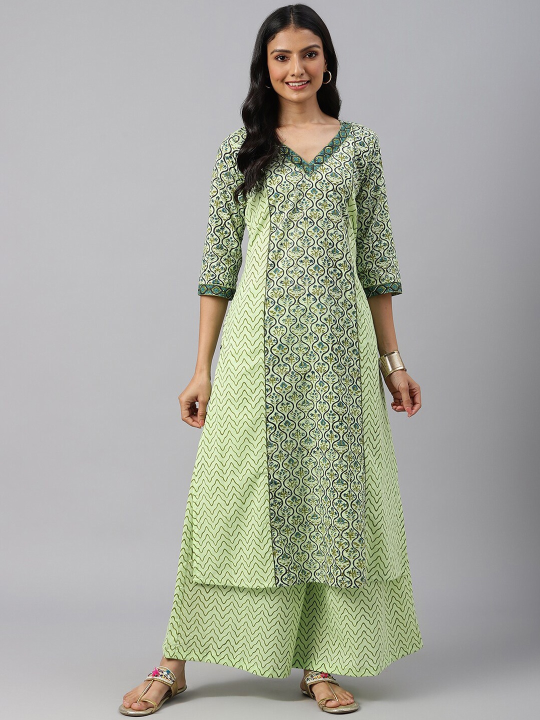 

SHRINKHLA Women Green Floral Printed Kurta