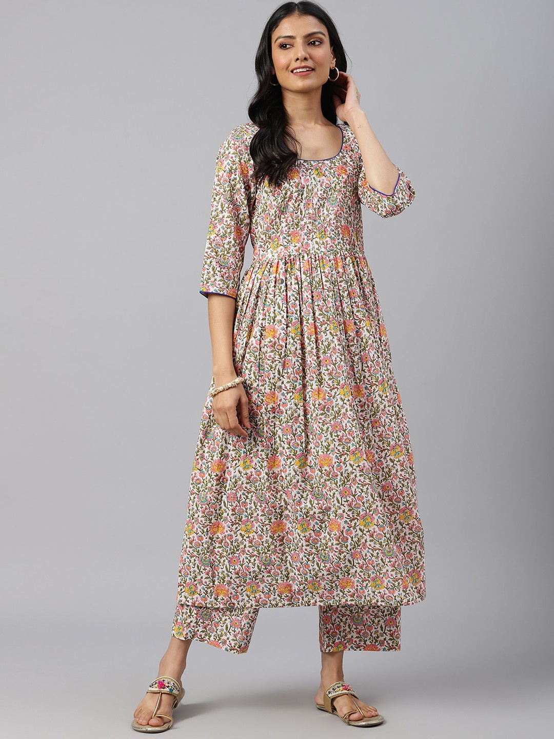 

SHRINKHLA Women White Floral Printed Kurta