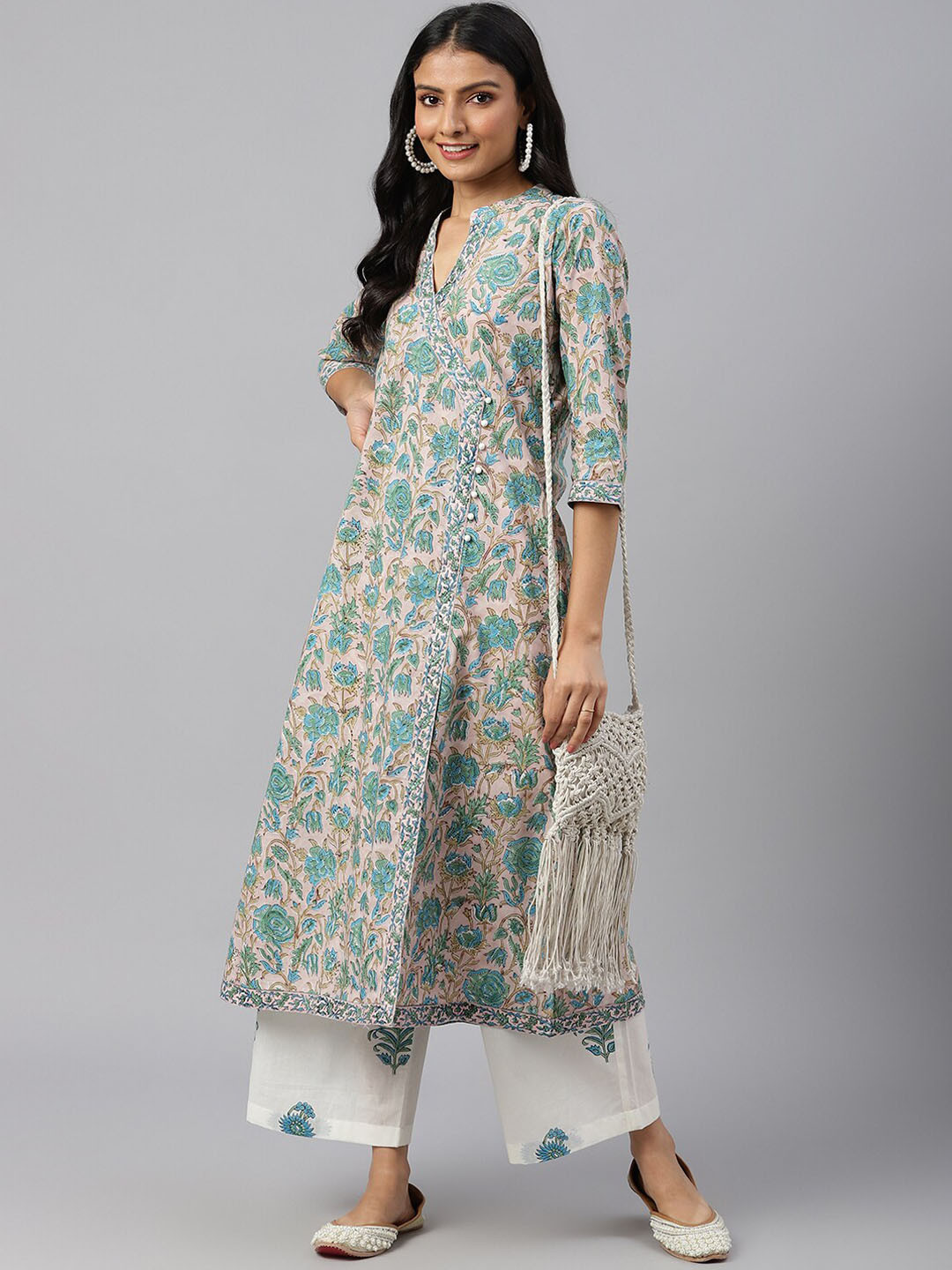 

SHRINKHLA Women Beige & Green Floral Printed Kurta