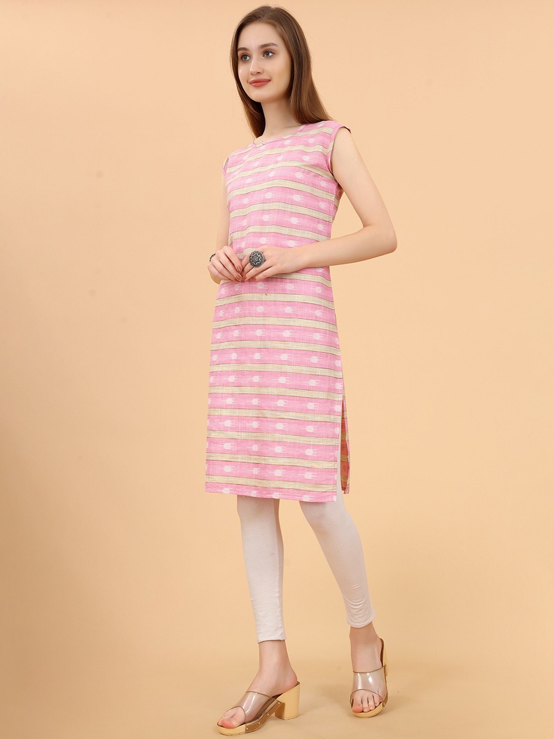 

Rangrasiya Corporation Pink Printed Handloom Kurti