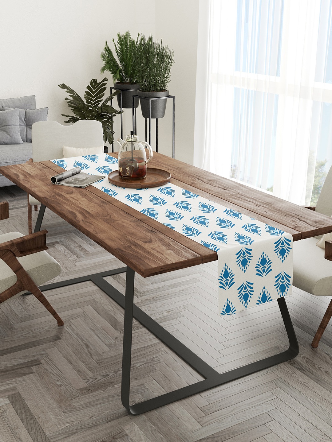 

STITCHNEST White & Blue Printed Pure Cotton Table Runner