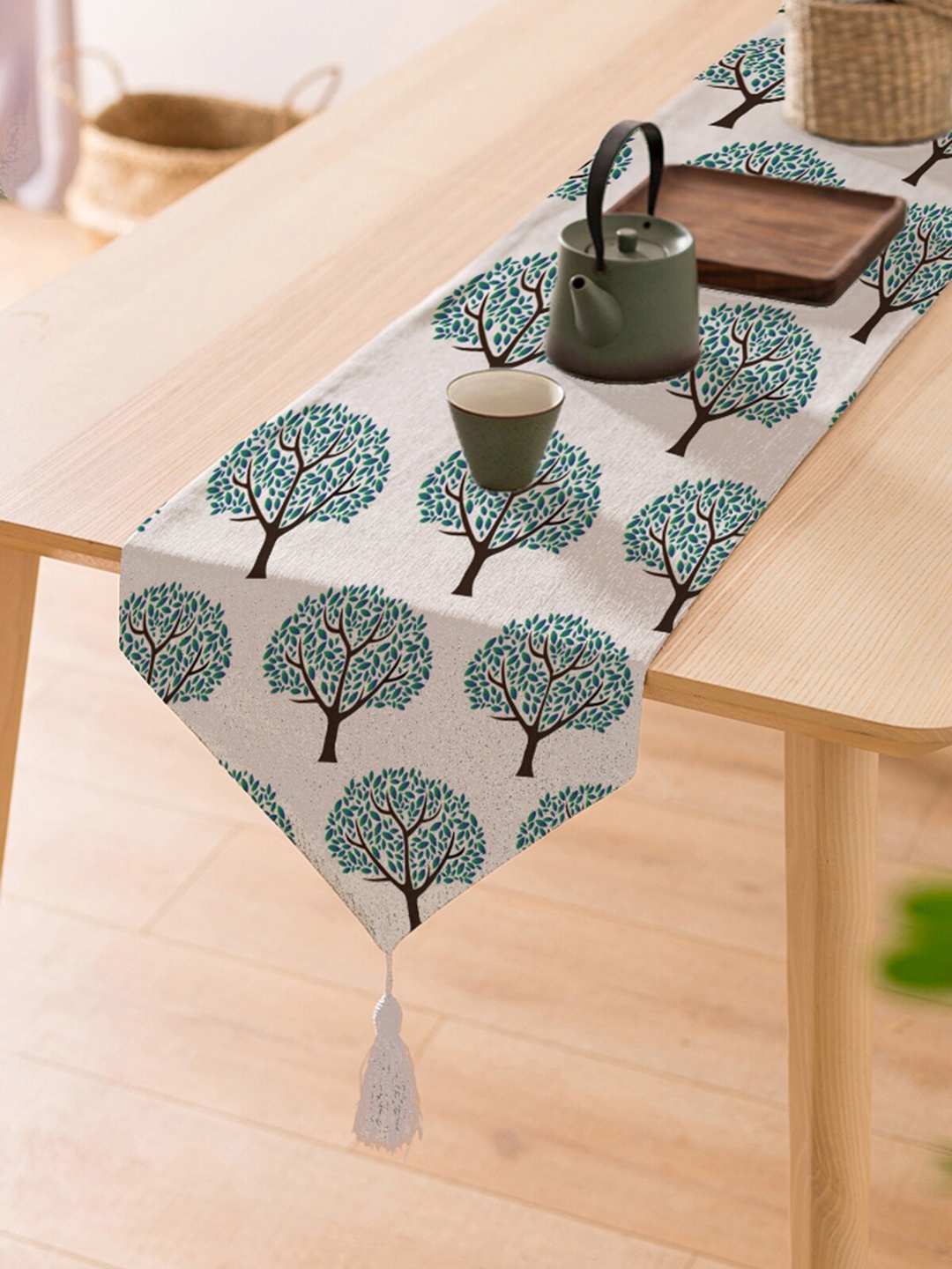 

STITCHNEST White & Green Printed Pure Cotton Table Runner