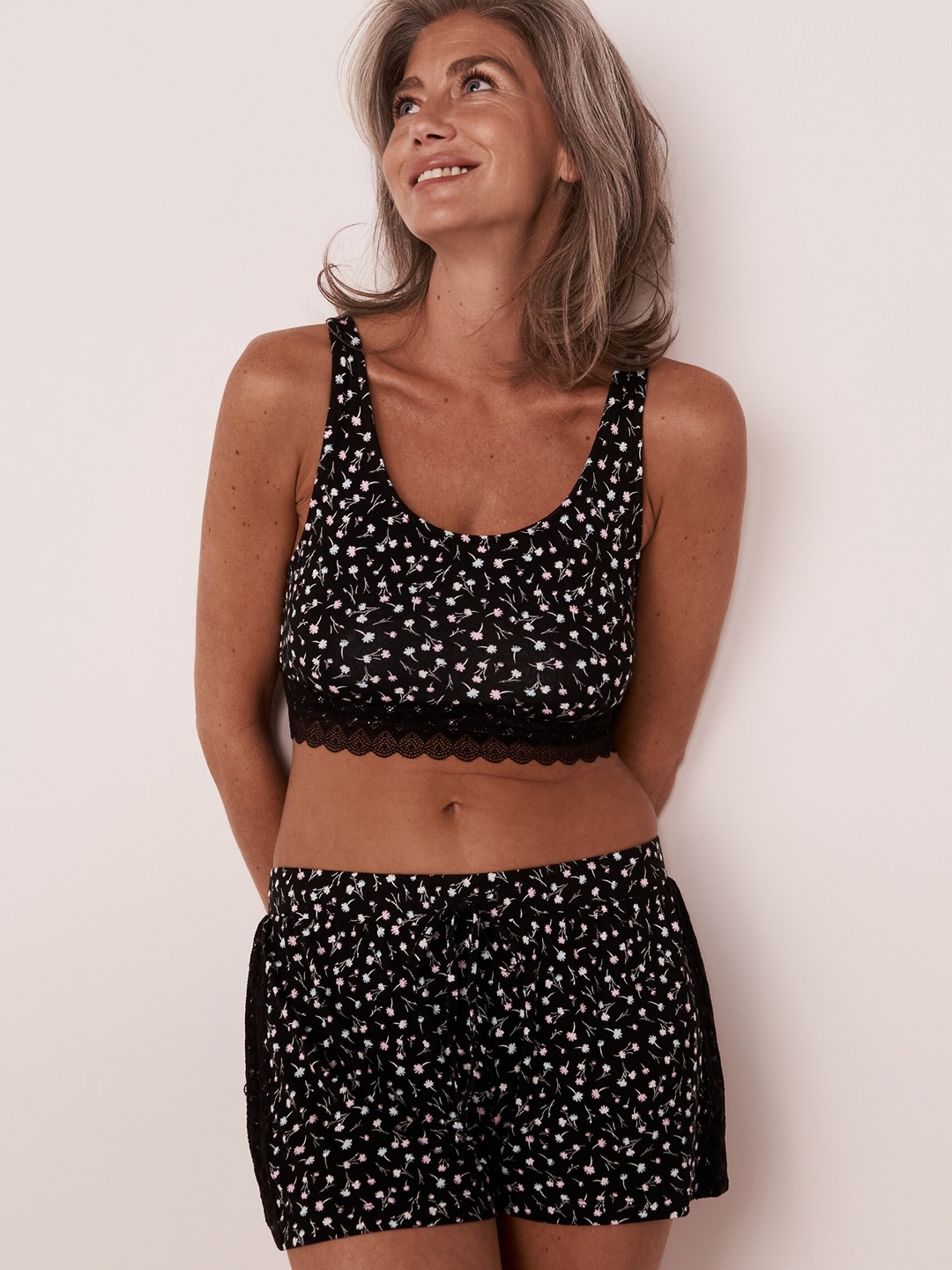

La Vie en Rose Women Black Printed Crop Camisoles