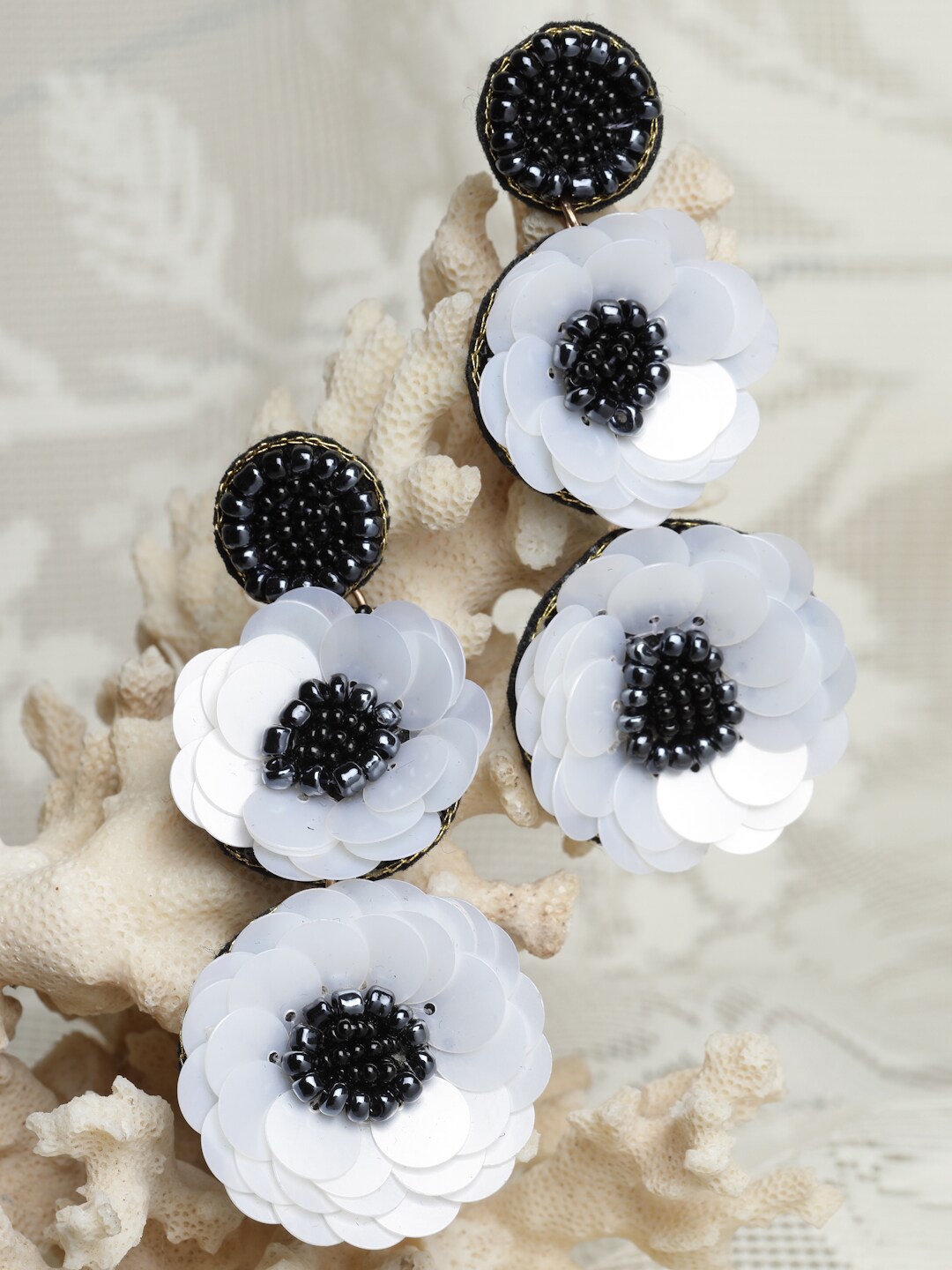 

Moedbuille Off White & Black Floral Drop Earrings