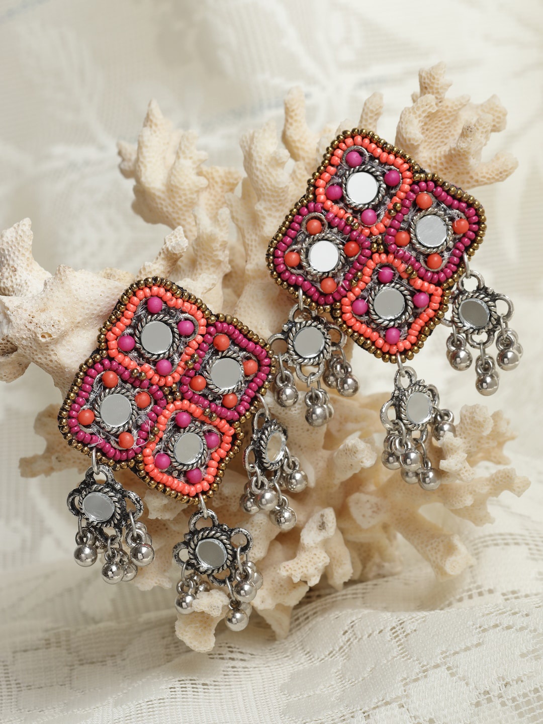 

Moedbuille Silver-Toned & Pink Contemporary Drop Earrings