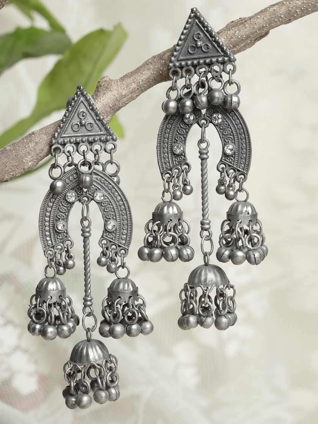 

Moedbuille Gunmetal-Toned Dome Shaped Tasselled Design Jhumkas Earrings, Metallic
