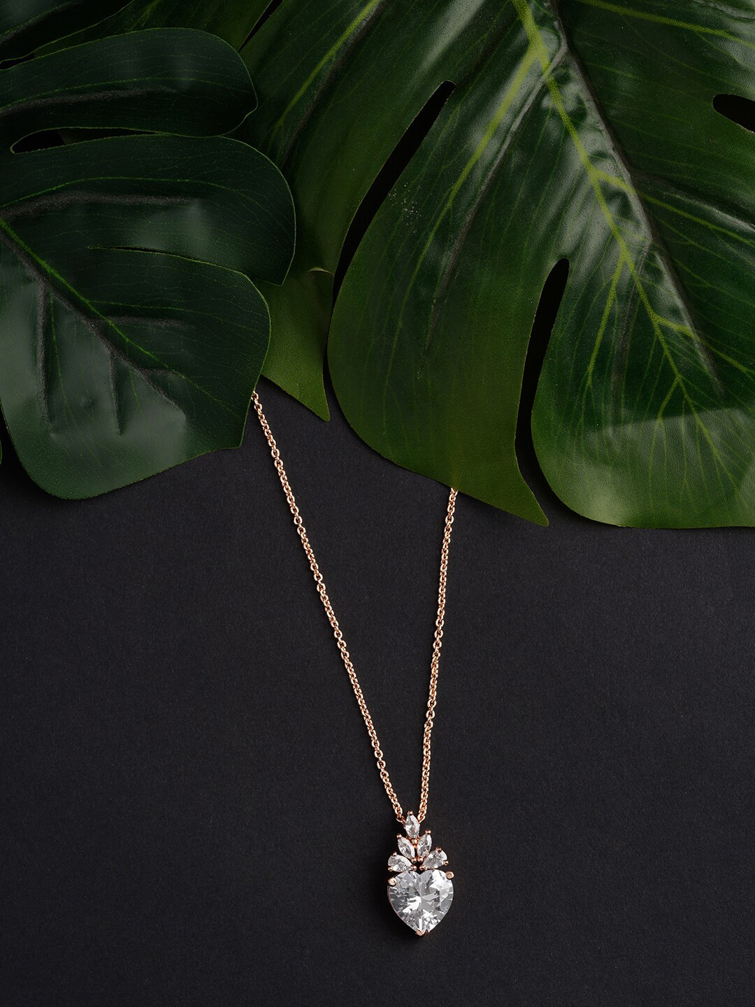 

HOT AND BOLD Gold-Toned & White Brass Gold-Plated Oxidised Chain