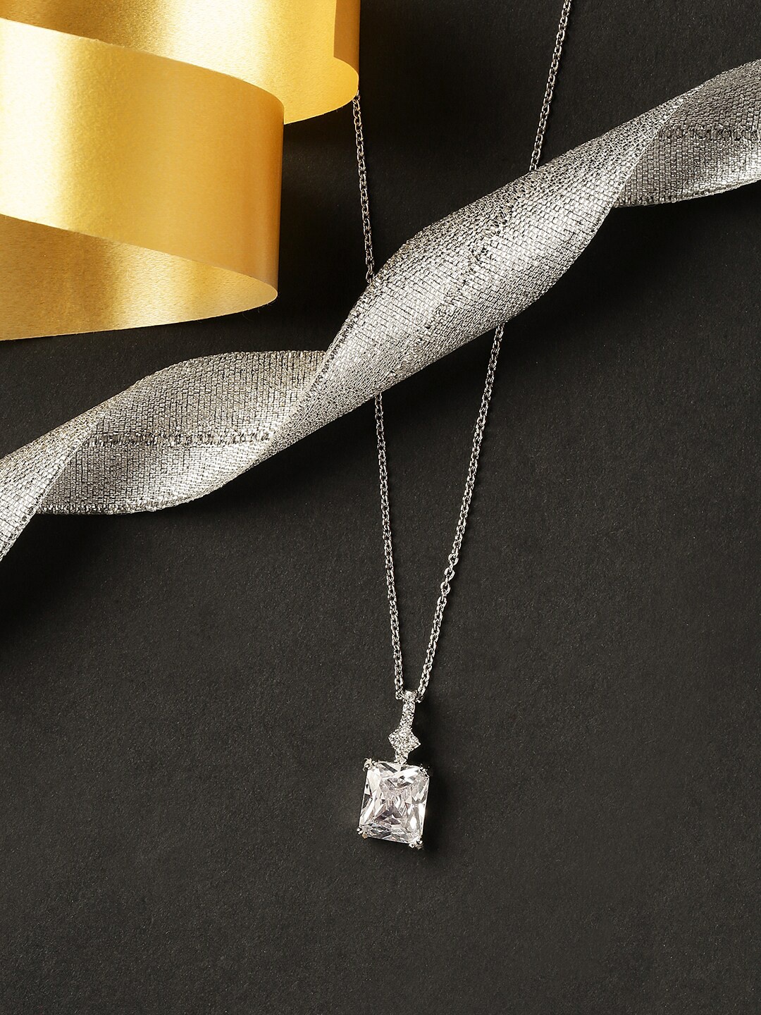 

HOT AND BOLD Silver-Toned & White Brass Silver-Plated Oxidised Chain