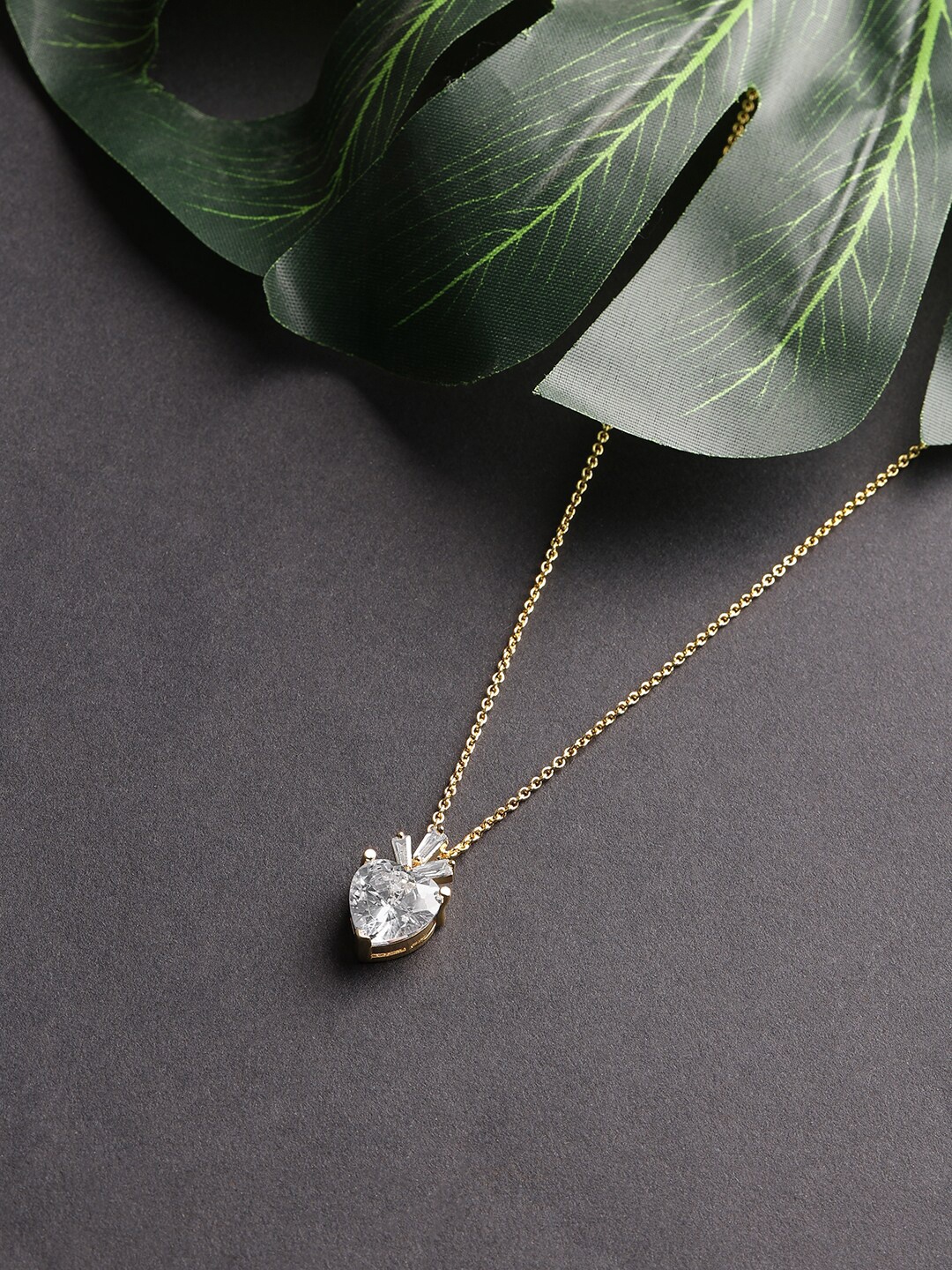 

HOT AND BOLD Gold-Toned & White Brass Gold-Plated Oxidised Chain