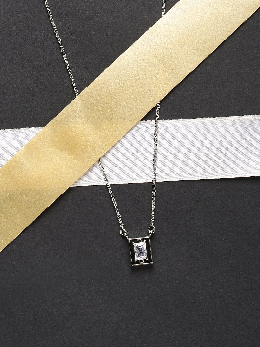 

HOT AND BOLD Silver-Toned & White Brass Silver-Plated Oxidised Chain