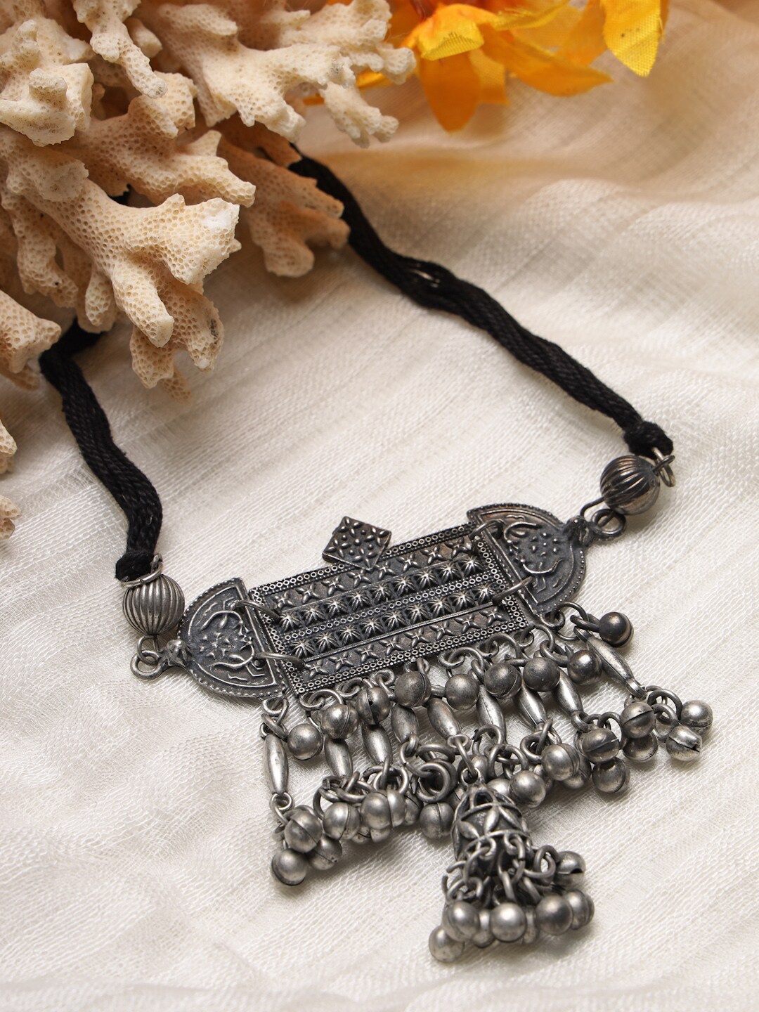 

Moedbuille Silver-Toned & Gunmetal-Toned Brass Silver-Plated Choker Necklace
