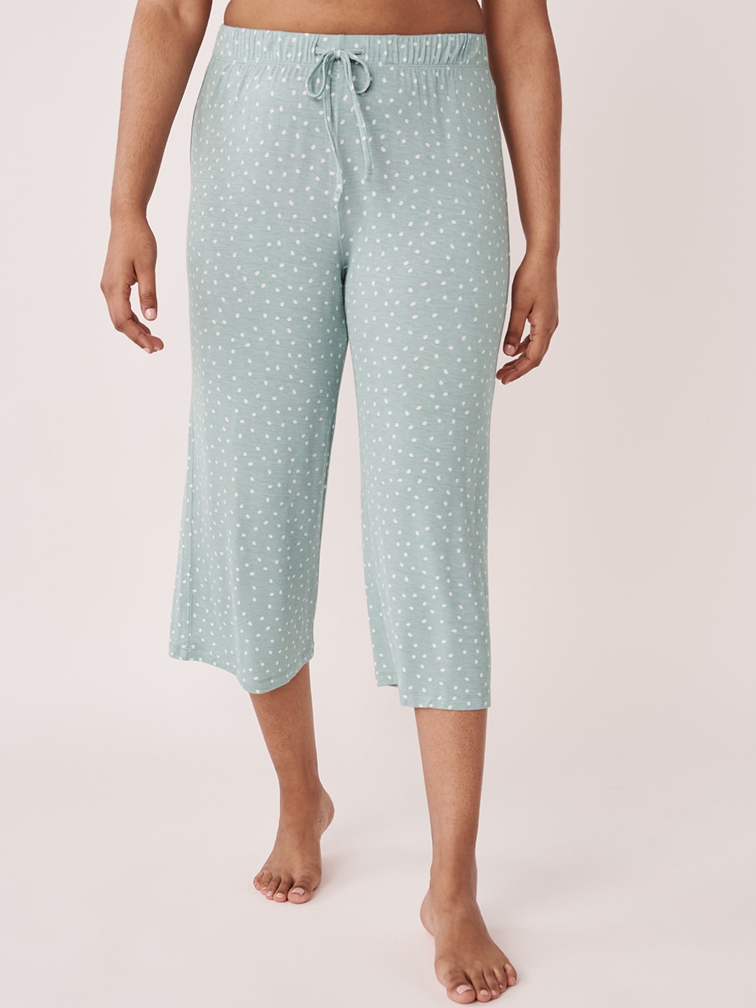 

La Vie en Rose Women Green Printed Capri Lounge Pants
