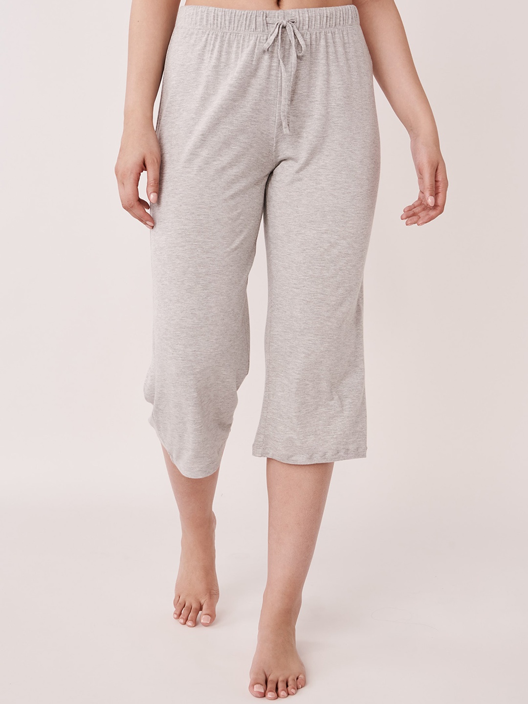 

La Vie en Rose Women Grey Solid Capri Lounge Pants
