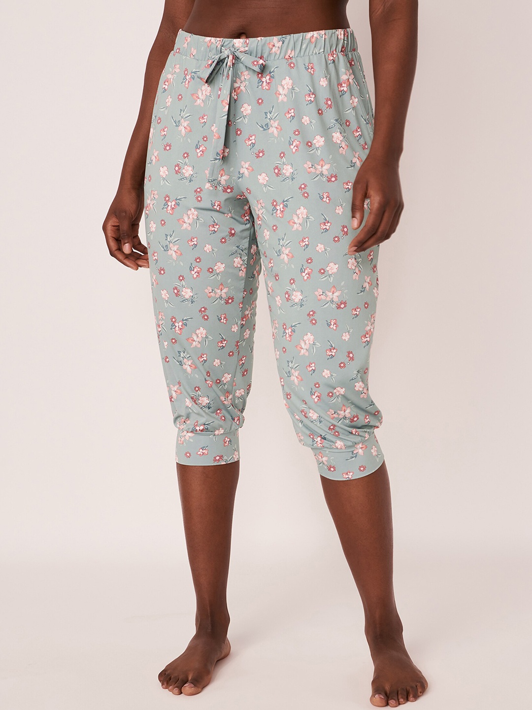 

La Vie en Rose Women Green Printed Capri Lounge Pants