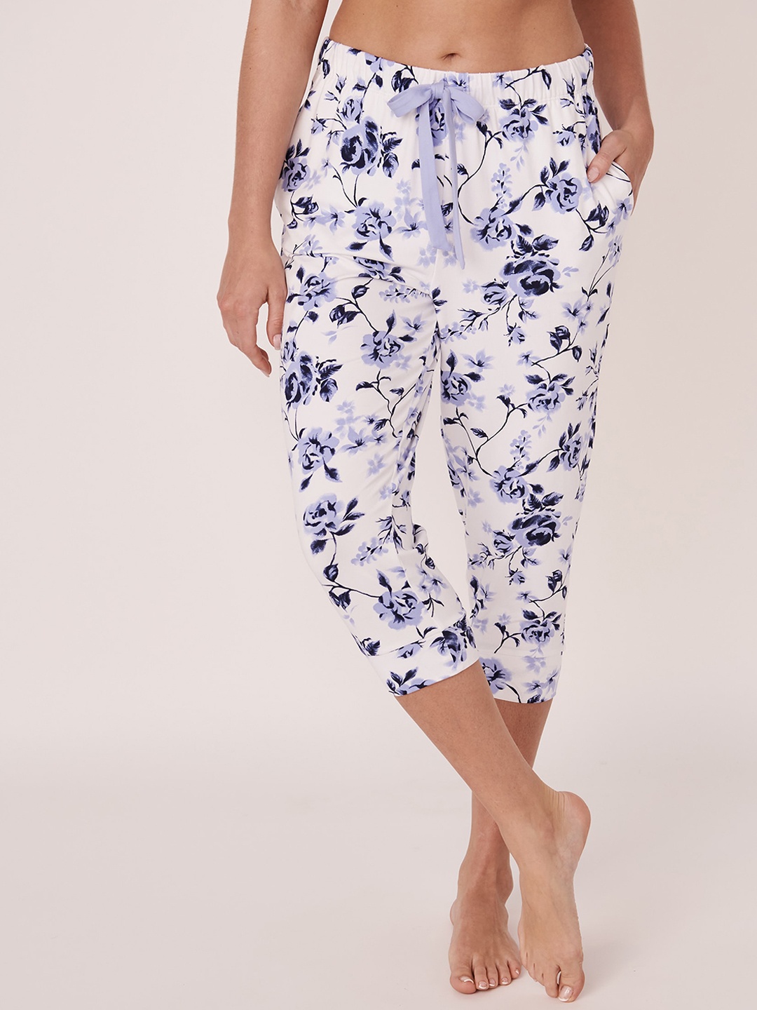 

La Vie en Rose Women White & Blue Printed Lounge Pants