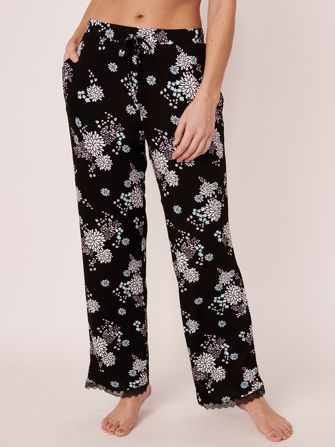 

La Vie en Rose Women Black Printed Lounge Pants