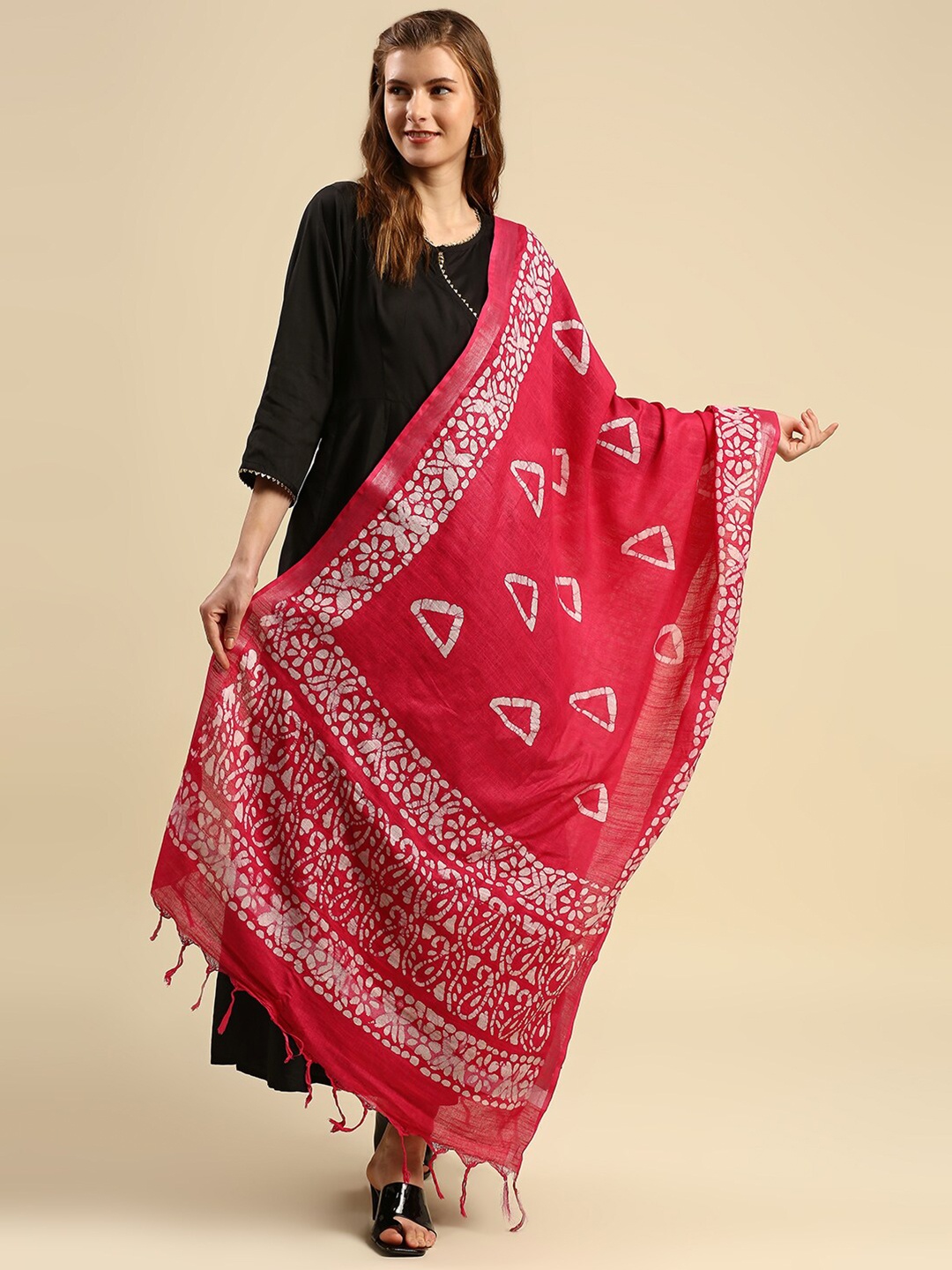 

Dupatta Bazaar Women Pink & White Ethnic Motifs Printed Batik Dupatta