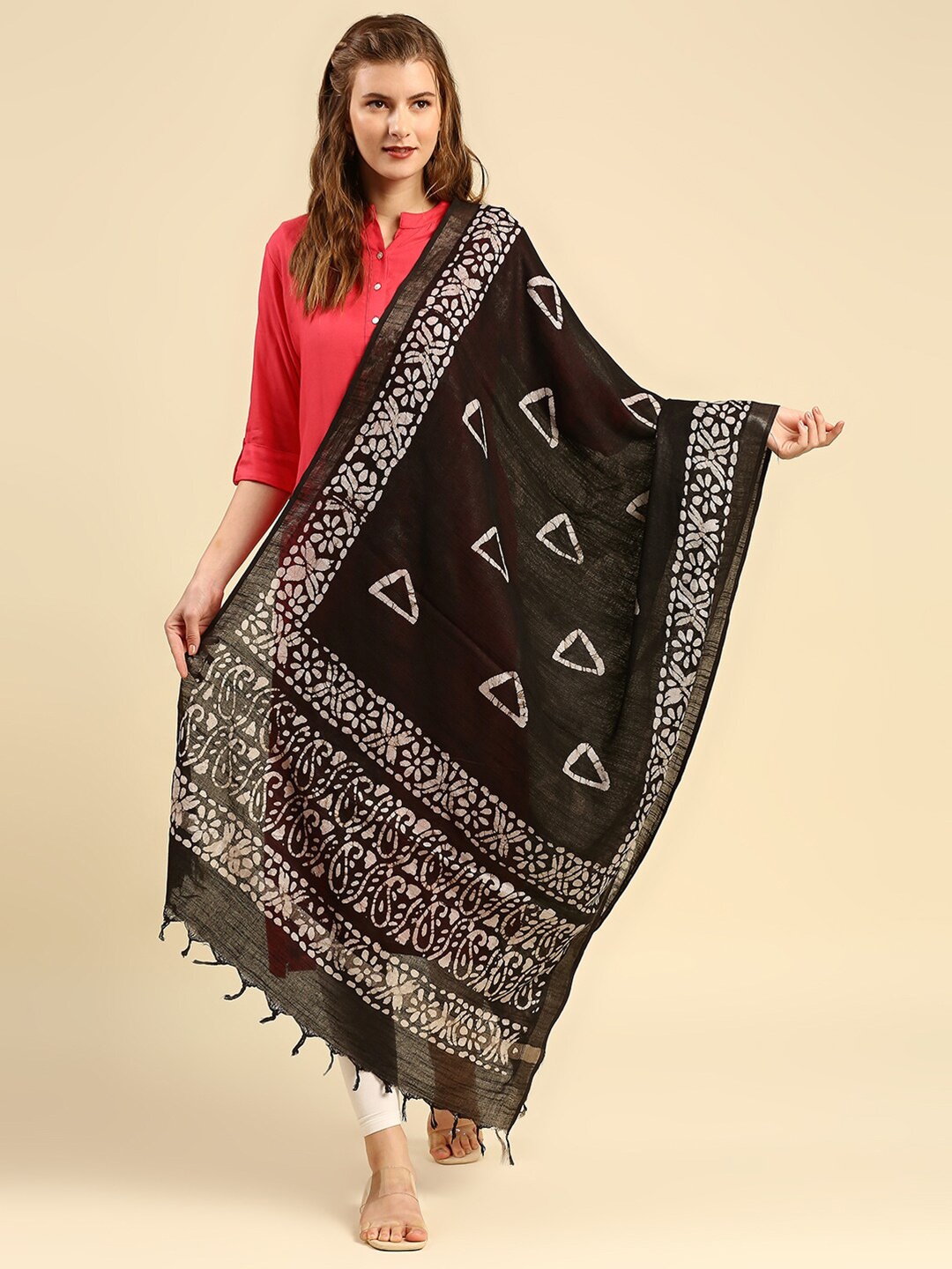 

Dupatta Bazaar Black & White Ethnic Motifs Printed Batik Dupatta