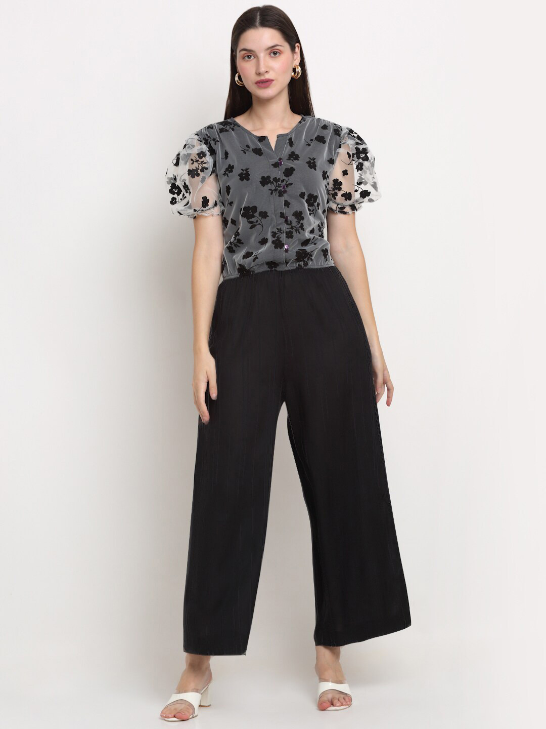 

SiaVira Black & White Printed Basic Round Neck Puff Sleeves Jumpsuit