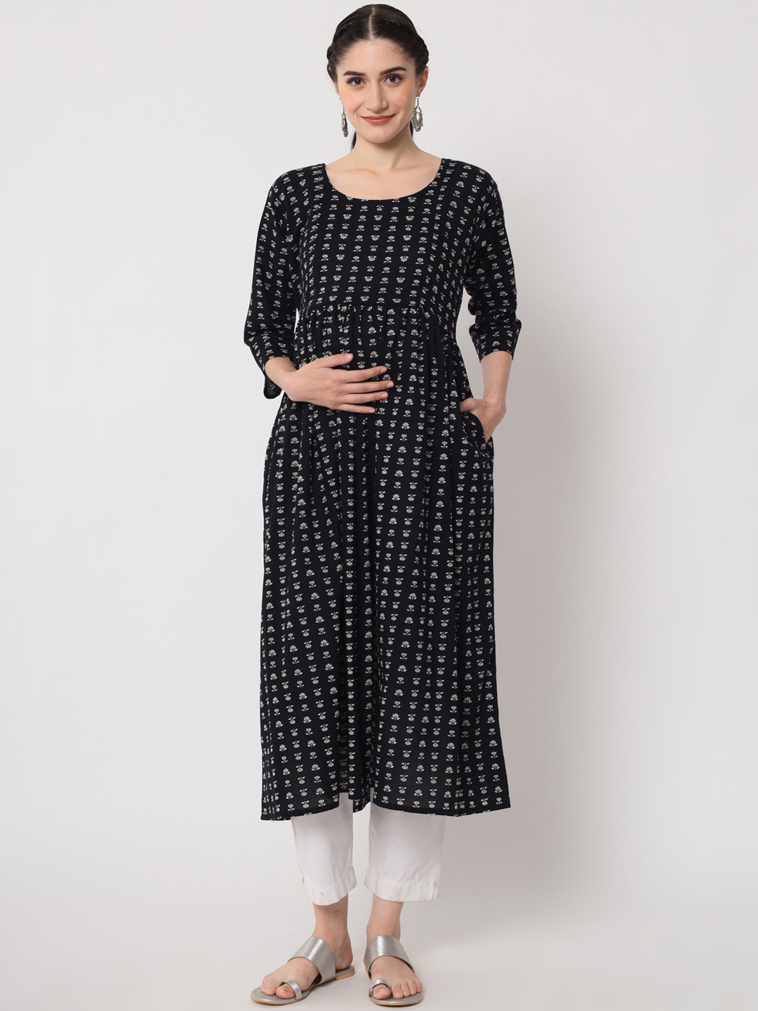 

Aujjessa Women Black Floral Printed Cotton Maternity Feeding Kurta