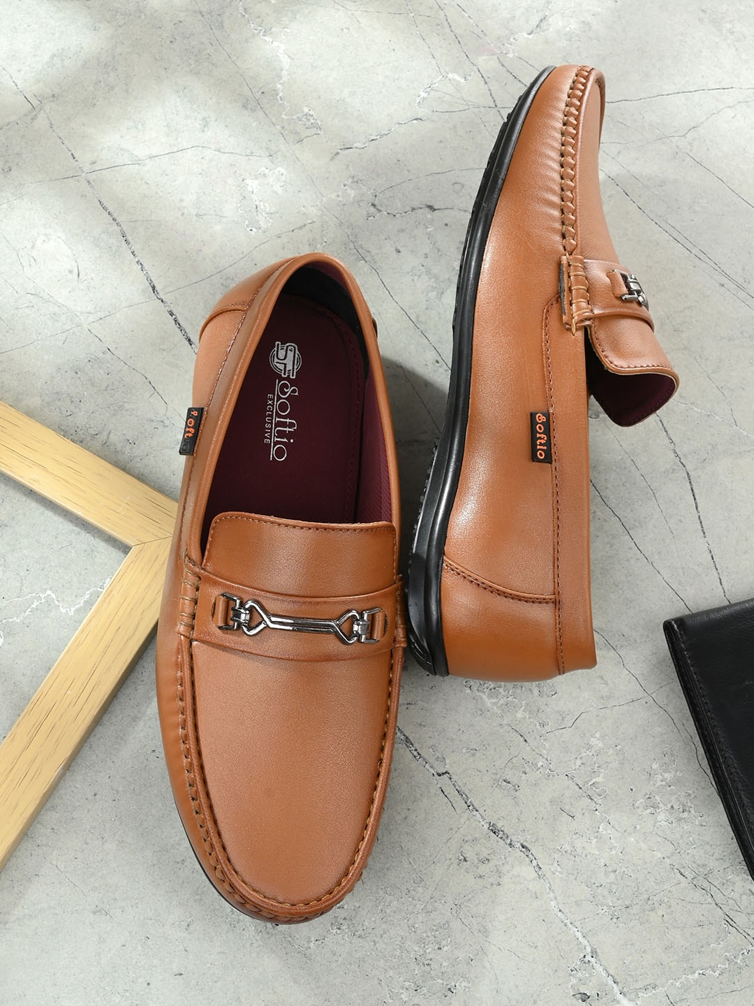

SOFTIO Men Brown Textured Loafers