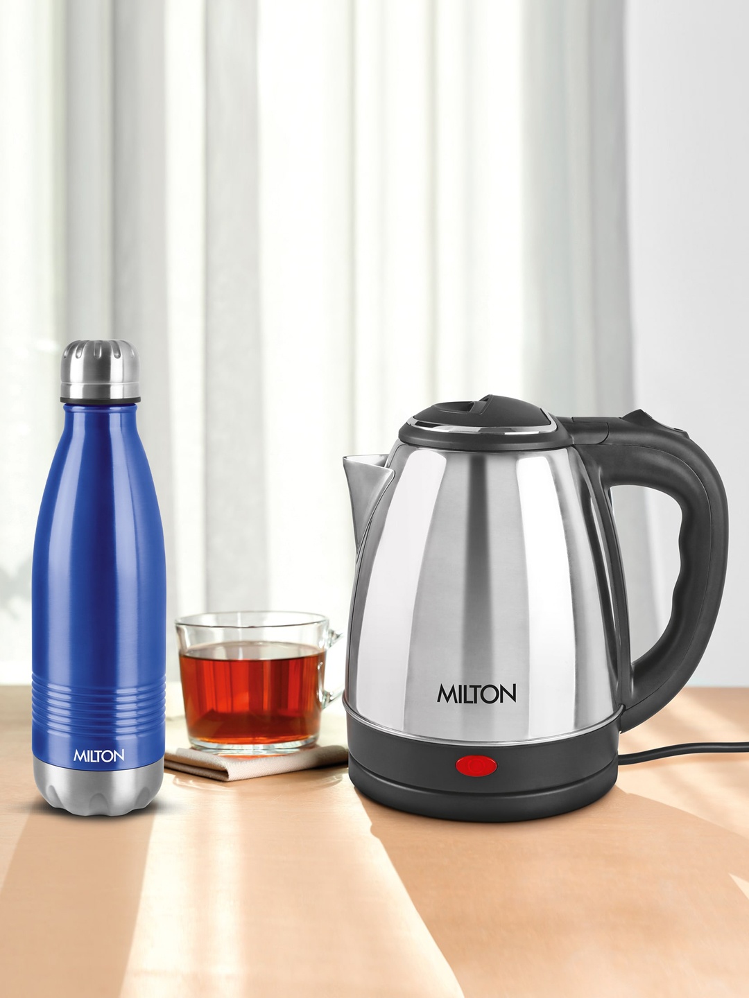 

Milton Silver Go Electro Steel Kettle 1.5 L & Blue Duo Dlx 500 Thermosteel 500 ml