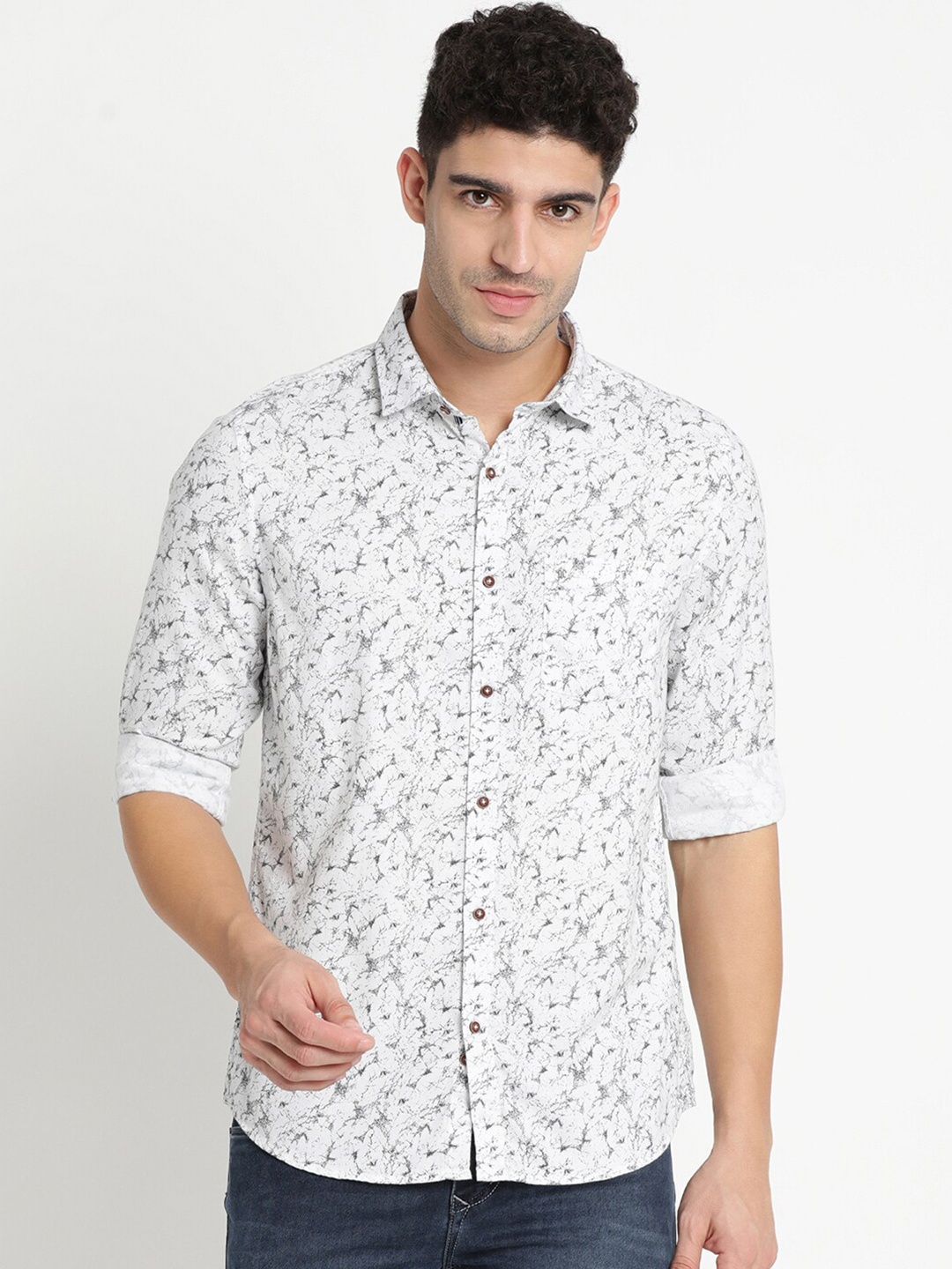 

Turtle Men White Slim Fit Abstract Printed Pure Cotton Casual Shirt