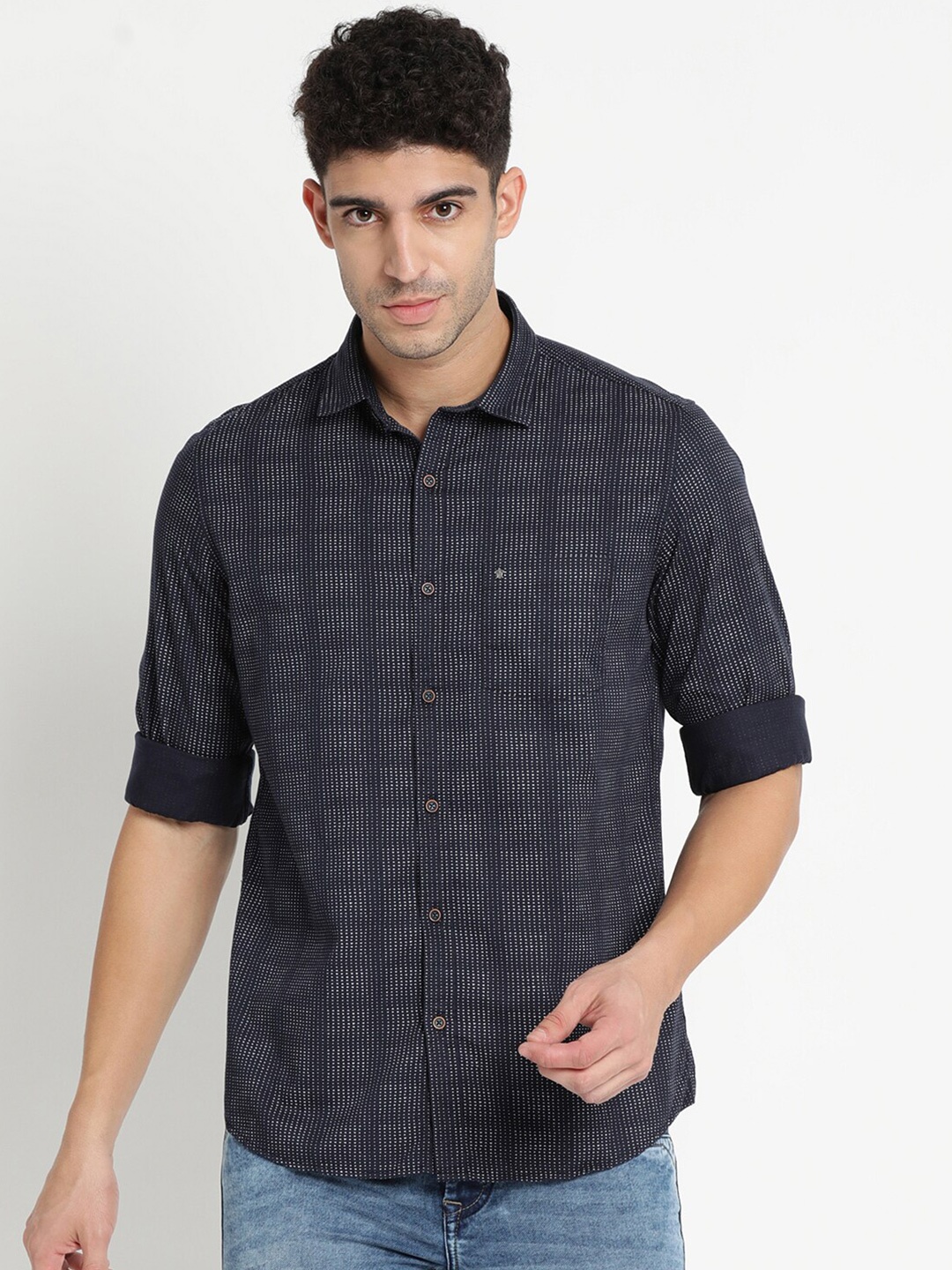 

Turtle Men Navy Blue Slim Fit Checked Pure Cotton Casual Shirt