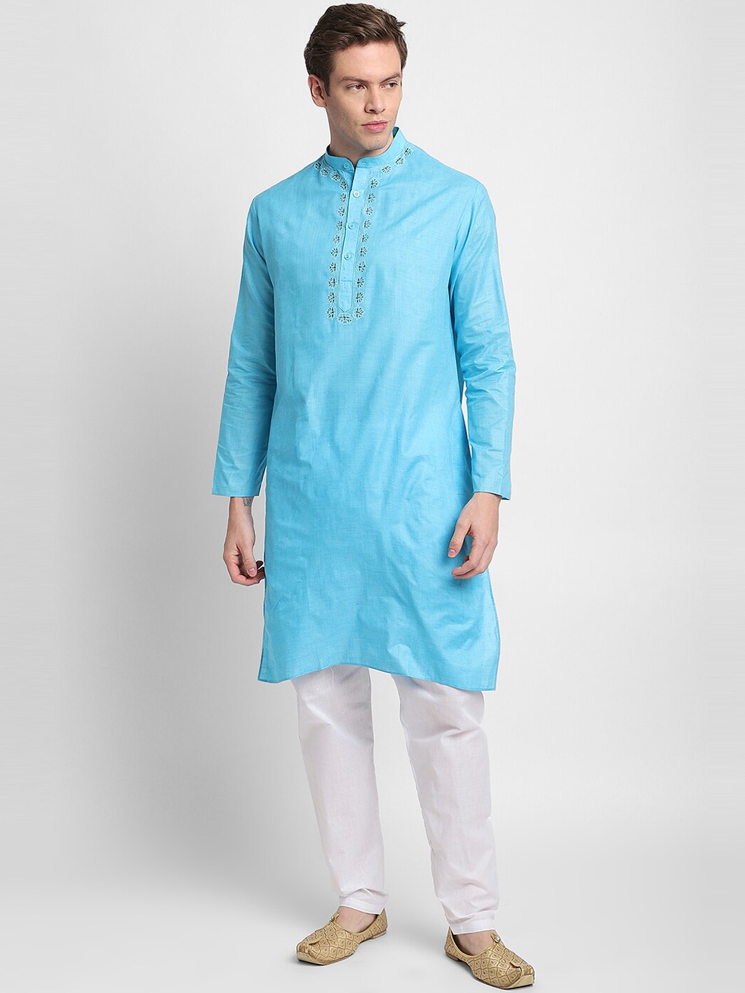 

DEVOILER Men Blue Embroidered Kurta with Pyjama