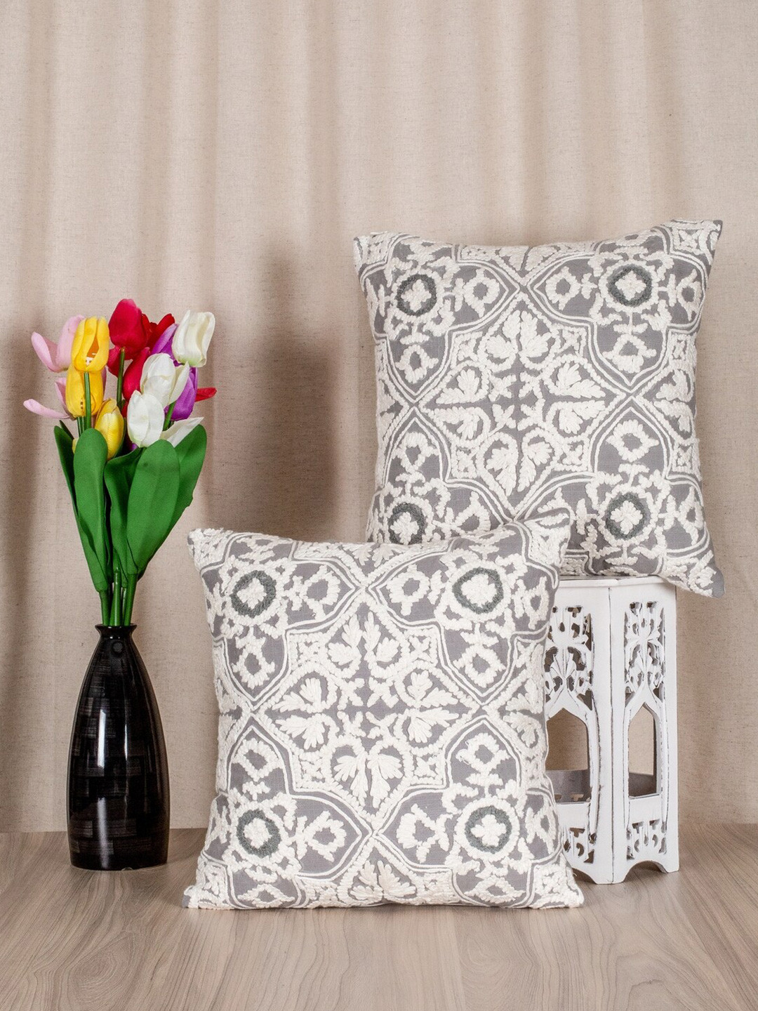 

SHADES of LIFE Grey & White Set of 2 Ethnic Motifs Square Cushion Covers