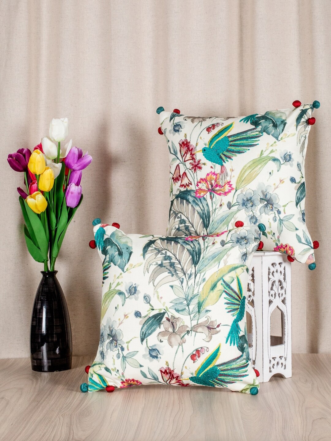 

SHADES of LIFE Set of 2 White & Green Floral Square Cushion Covers