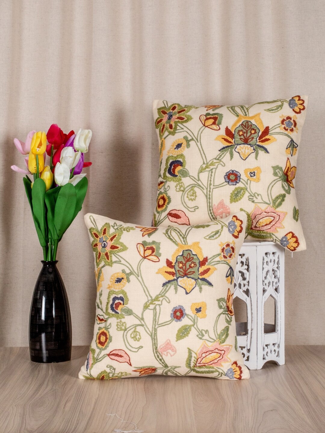 

SHADES of LIFE Cream-Coloured & Green Set of 2 Floral Square Cushion Covers