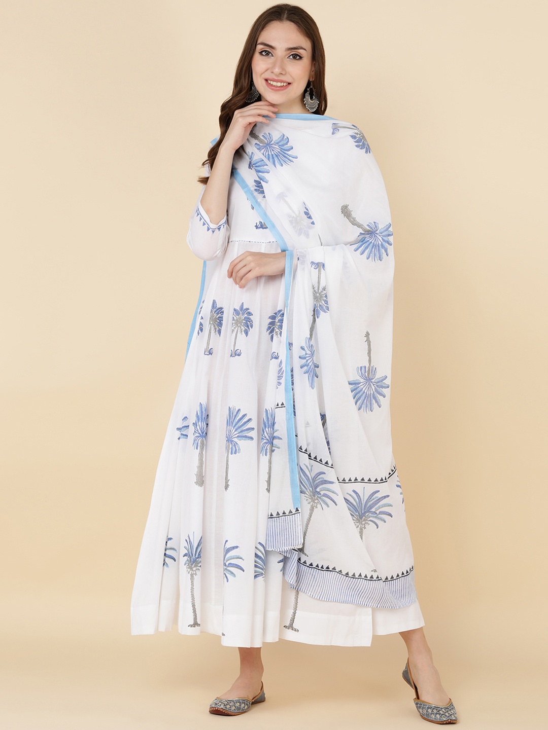 

HERE&NOW Women White and Blue Floral Printed Anarkali Kurta With Dupatta