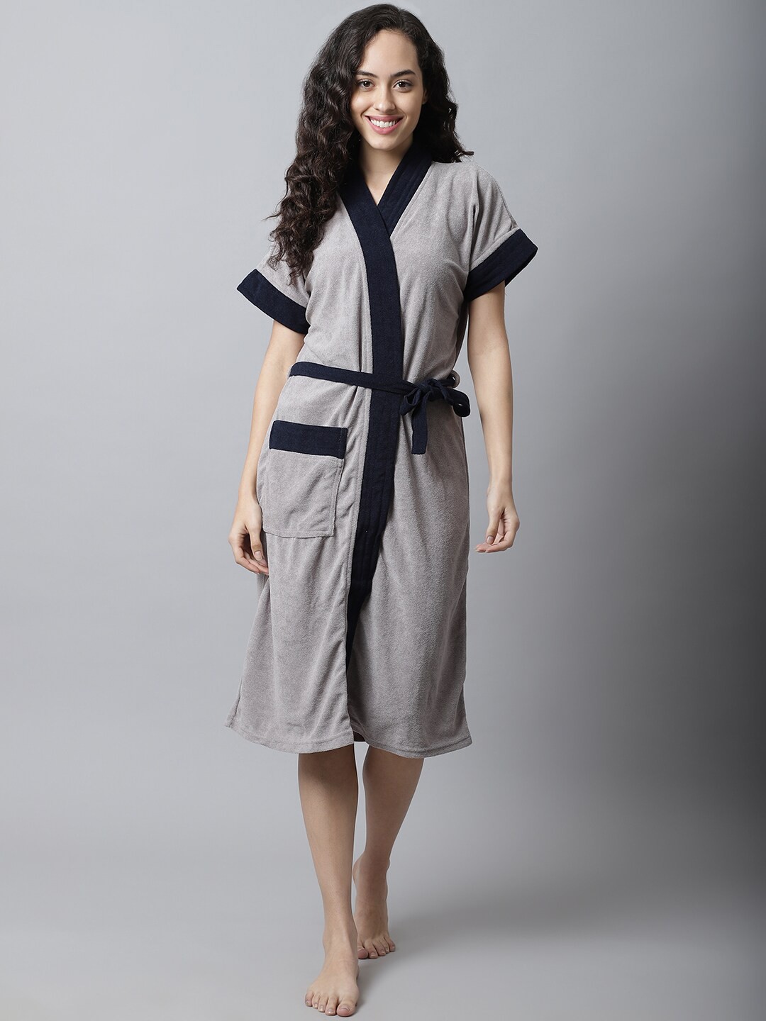 

ELEVANTO Women Grey & Navy Blue Solid Bath Robe