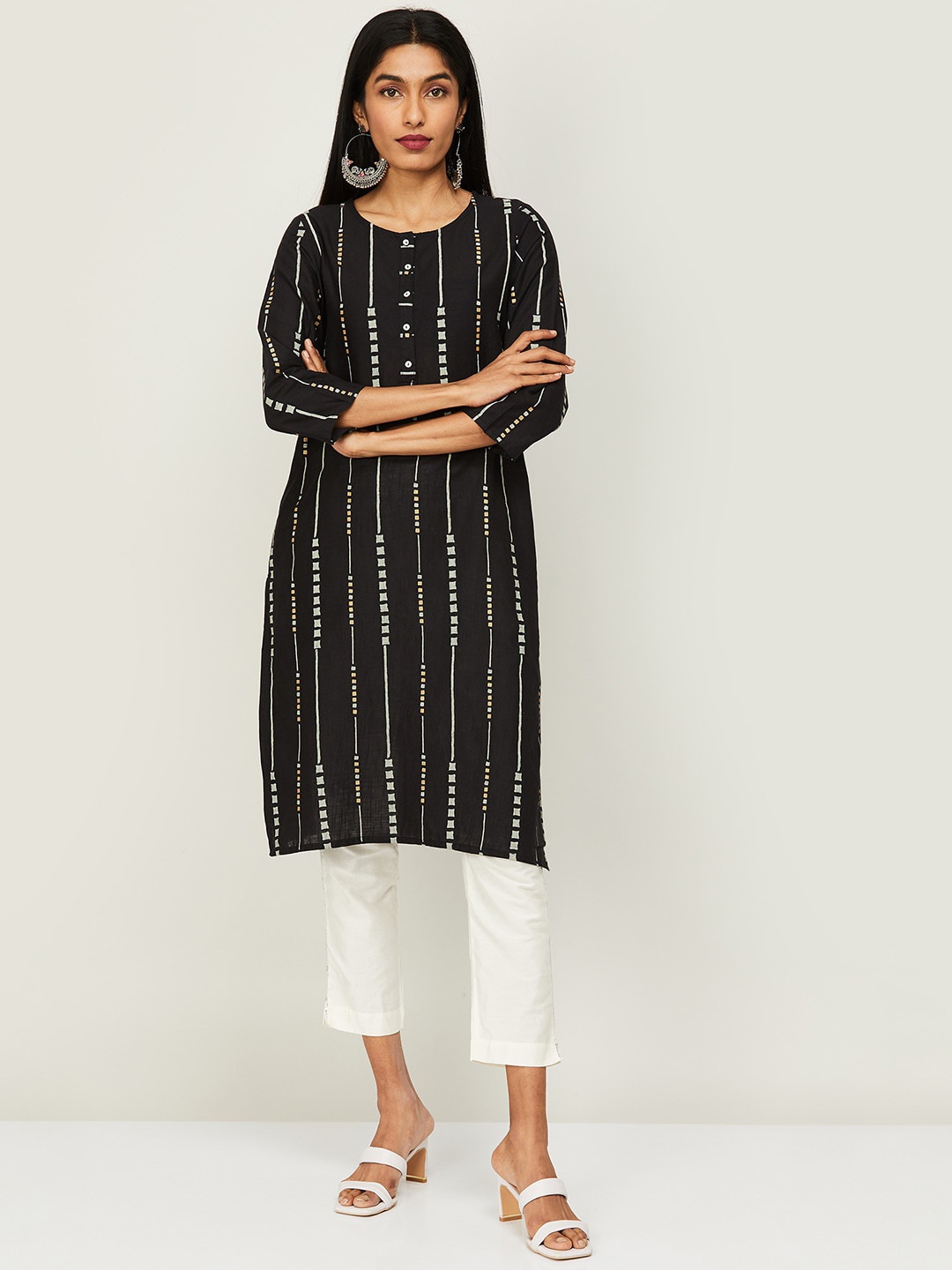 

Melange by Lifestyle Women Black Geometric Printed Cotton Kurta