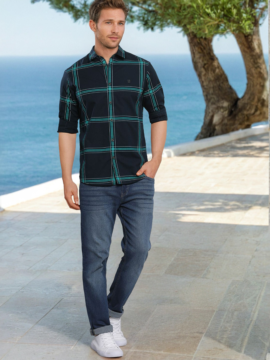 The Indian Garage Co Men Navy Blue Checked Pure Cotton Casual Shirt