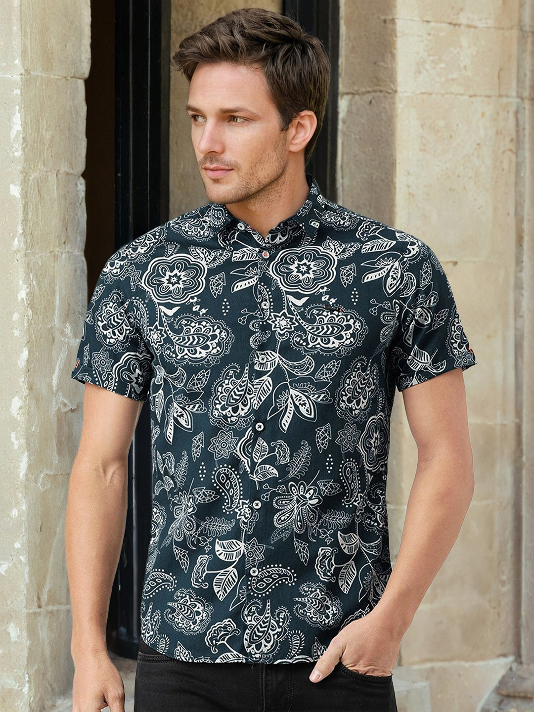 The Indian Garage Co Men Slim Fit Floral Printed Resortwear Shirt
