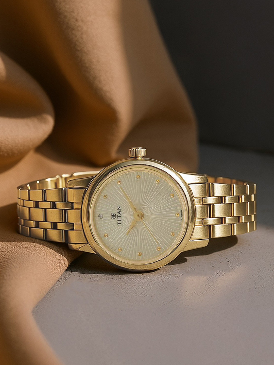 Titan Karishma Quartz Analog With Champagne Dial Watch For Women - Nt2593ym01