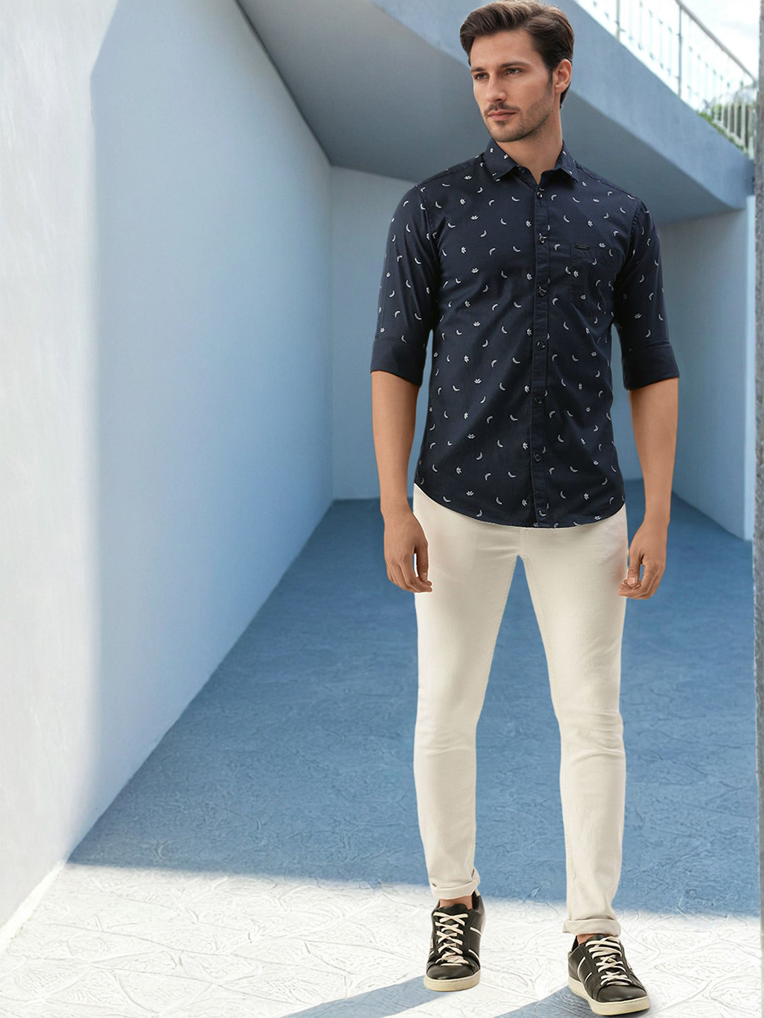 The Indian Garage Co Men Navy Blue Slim Fit Conversational Printed Casual Shirt