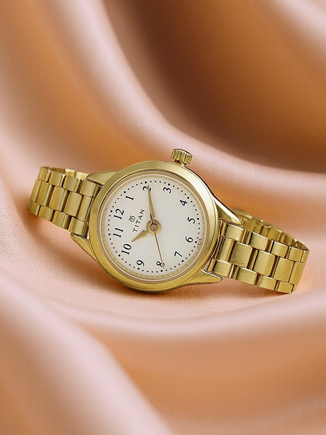 Titan Karishma Quartz Analog With White Dial Watch For Women - Nt2401ym01