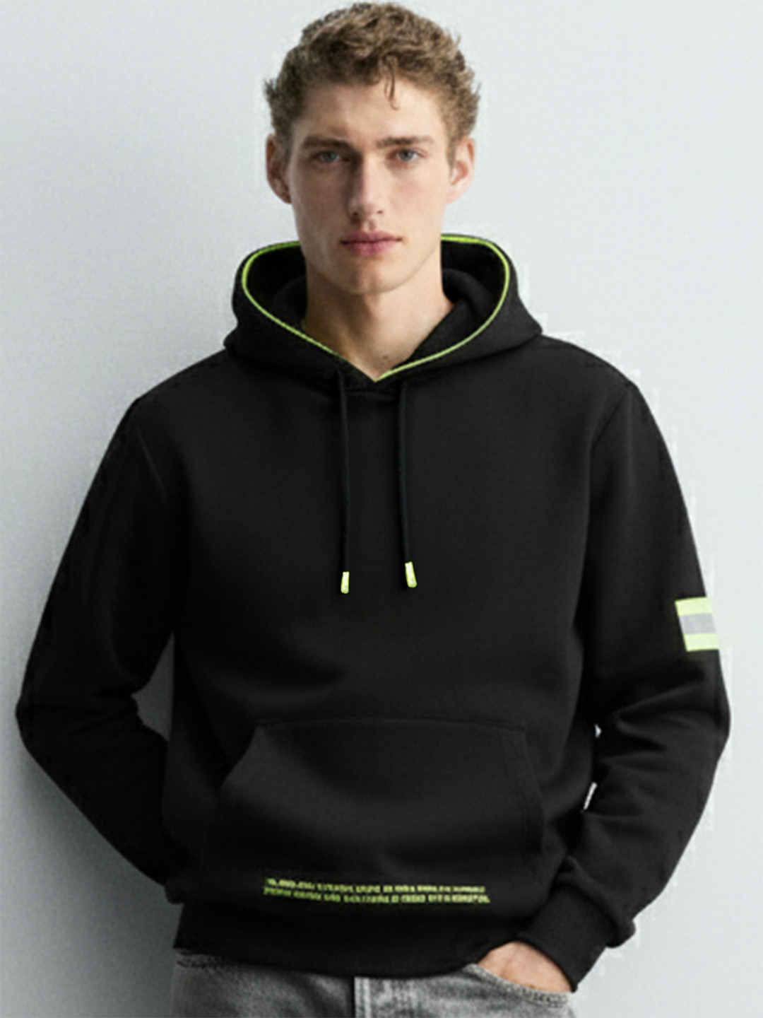 HIGHLANDER Men Black Solid Hooded Sweatshirt