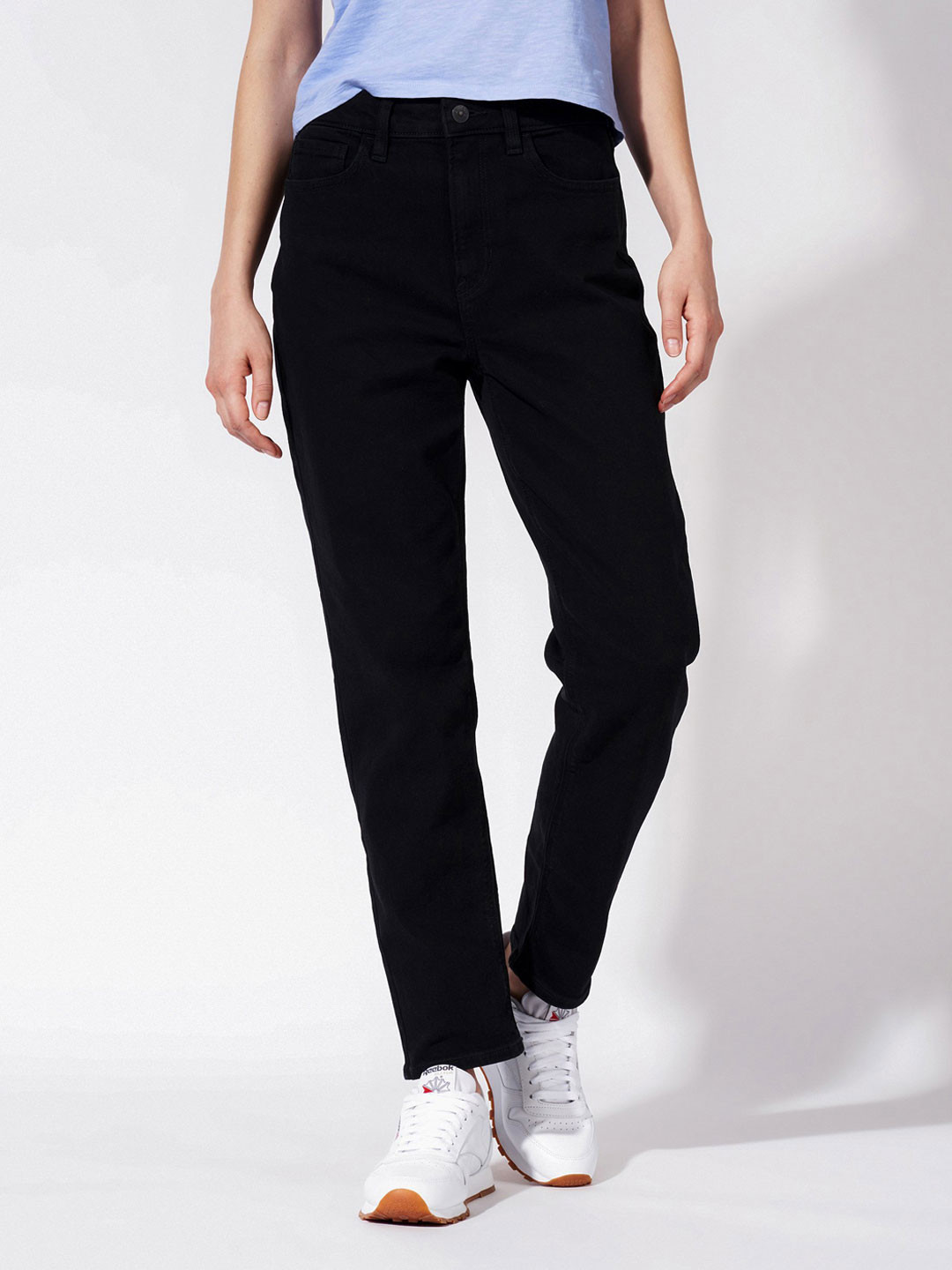 American Eagle Women Black Super High Rise Mom Jeans