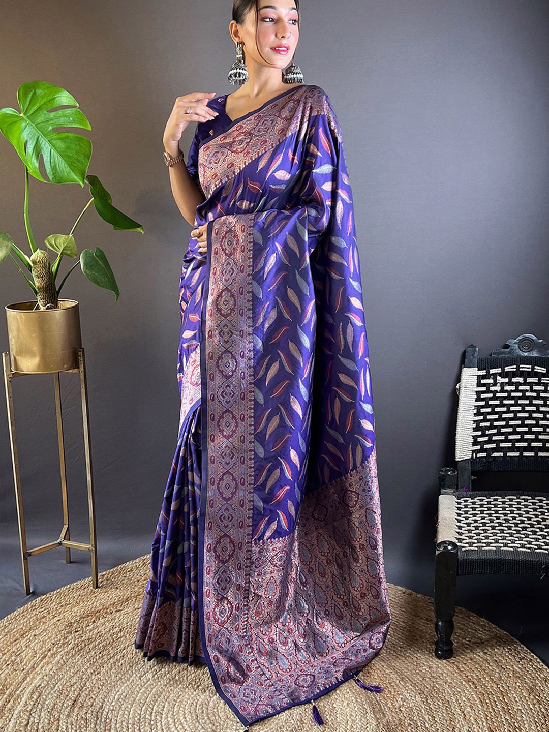 

DIVASTRI Woven Design Zari Banarasi Saree, Blue