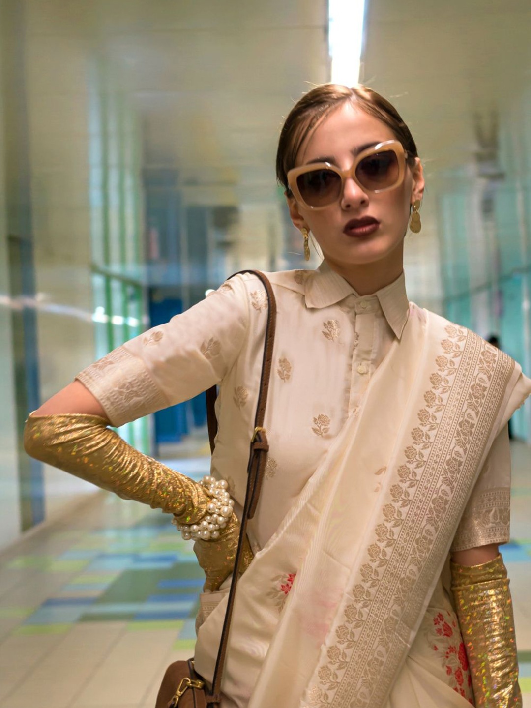 

BLENDIFY Woven Design Zari Silk Blend Banarasi Saree, Cream